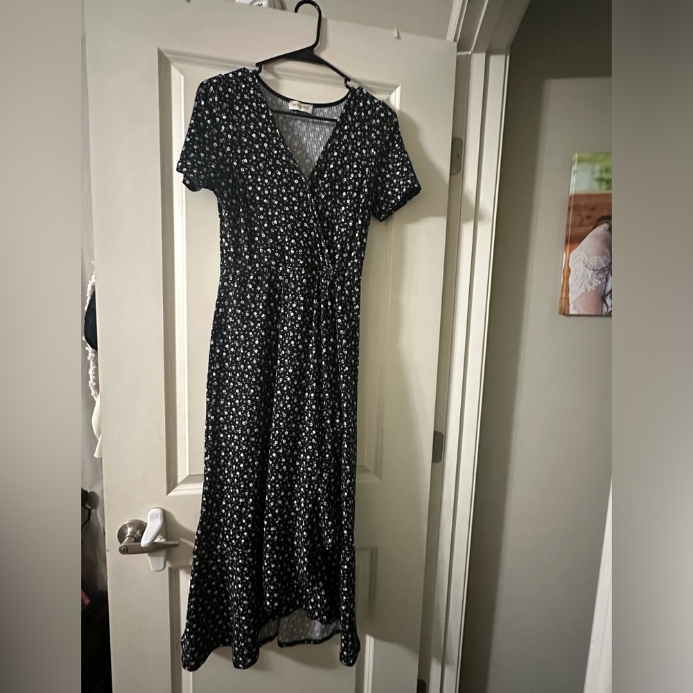 Women’s Size SP Black With White Floral Maxi Wrap Around Dress